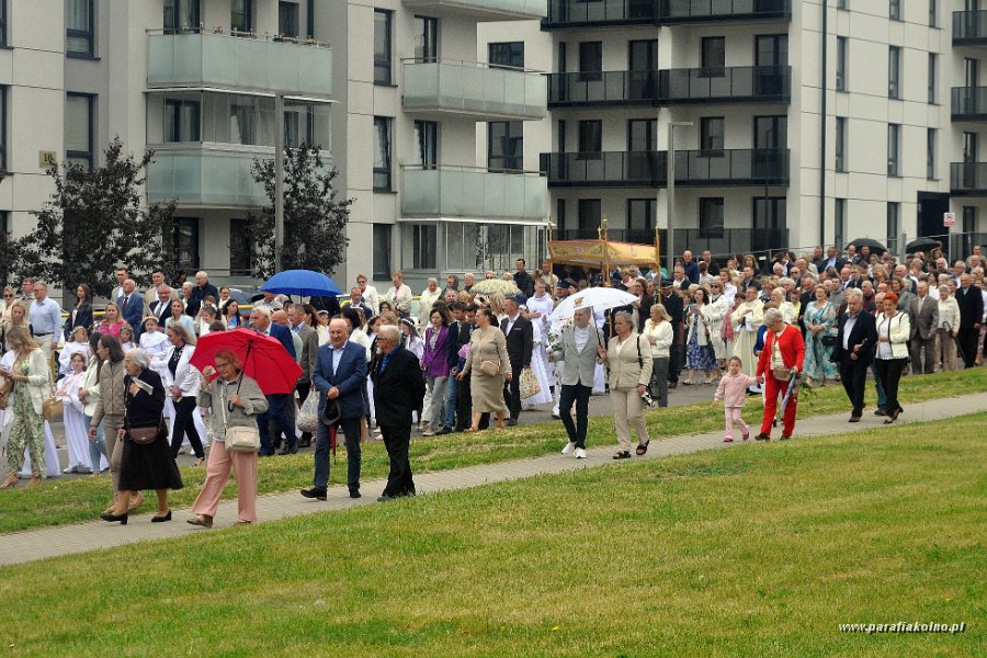 098 Procesja eucharystyczna.jpg